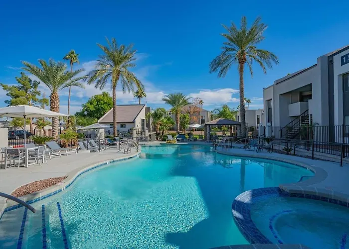 Apartment Spacious 2bd - Parking, Gym, Pool - Sleep 8 - 5min Casino Scottsdale