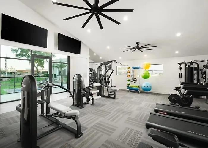 Apartment Spacious 2bd - Parking, Gym, Pool - Sleep 8 - 5min Casino Scottsdale