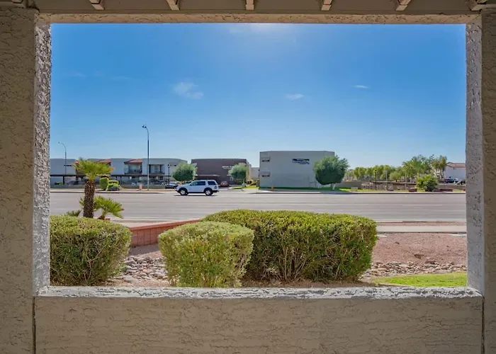 Spacious 2bd - Parking, Gym, Pool - Sleep 8 - 5min Casino *