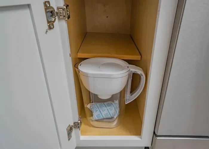 Spacious 2bd - Parking, Gym, Pool - Sleep 8 - 5min Casino *