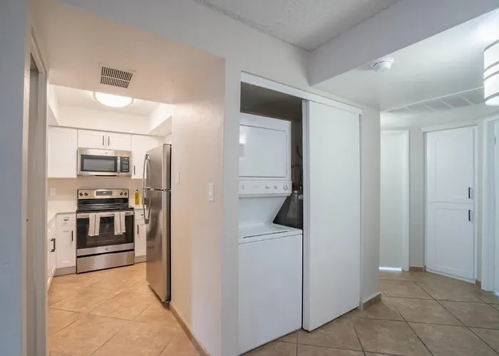 Spacious 2bd - Parking, Gym, Pool - Sleep 8 - 5min Casino