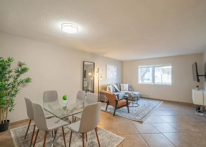 Spacious 2bd - Parking, Gym, Pool - Sleep 8 - 5min Casino