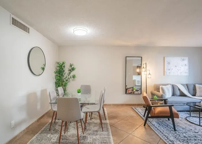 Spacious 2bd - Parking, Gym, Pool - Sleep 8 - 5min Casino Apartment Scottsdale