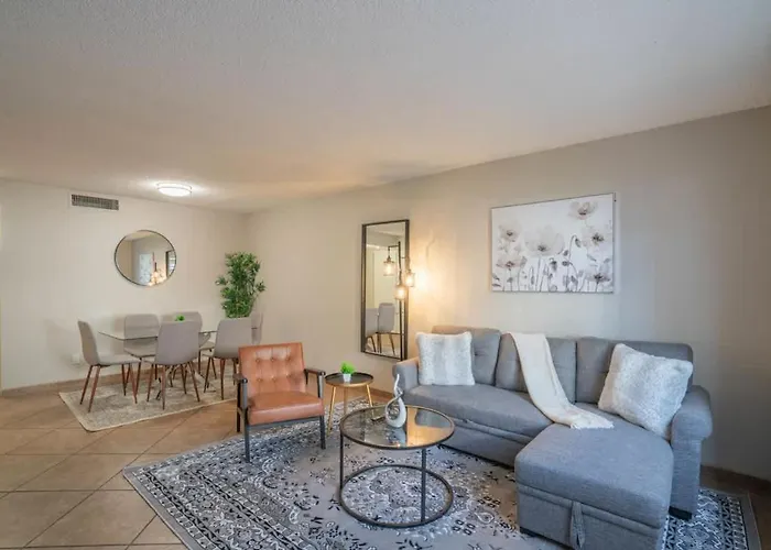 Apartment Spacious 2bd - Parking, Gym, Pool - Sleep 8 - 5min Casino Scottsdale