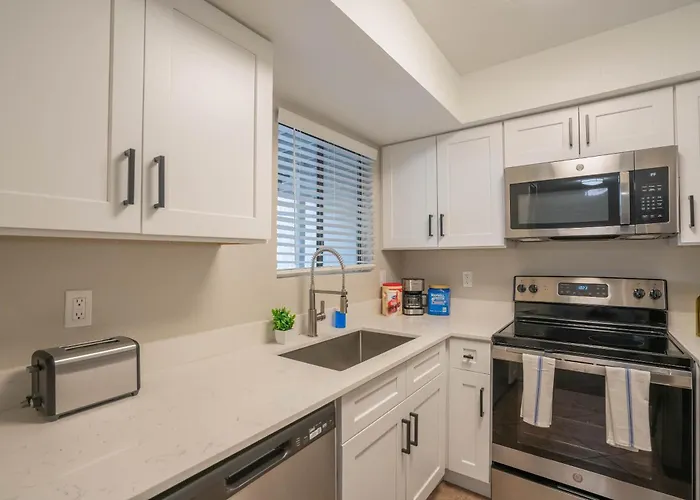 Spacious 2bd - Parking, Gym, Pool - Sleep 8 - 5min Casino * Scottsdale