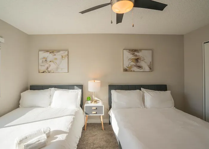 Spacious 2bd - Parking, Gym, Pool - Sleep 8 - 5min Casino