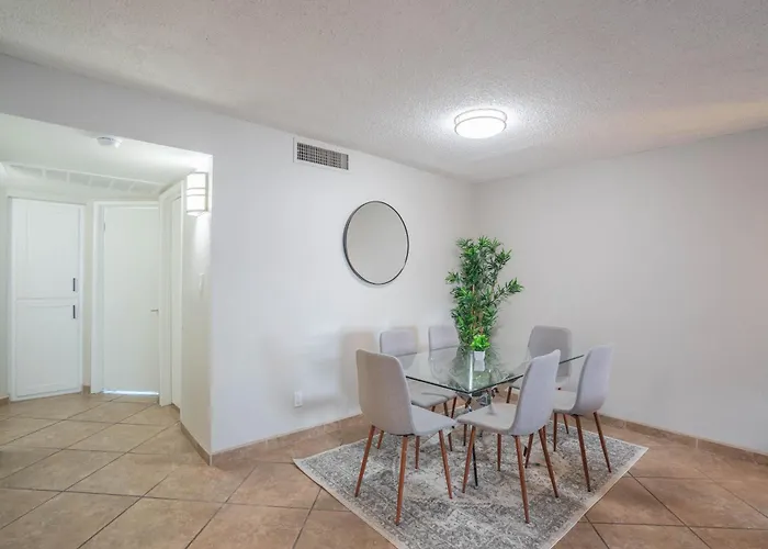 Spacious 2bd - Parking, Gym, Pool - Sleep 8 - 5min Casino Apartment *