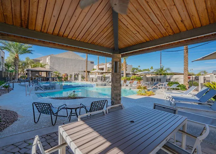 Apartment Spacious 2bd - Parking, Gym, Pool - Sleep 8 - 5min Casino