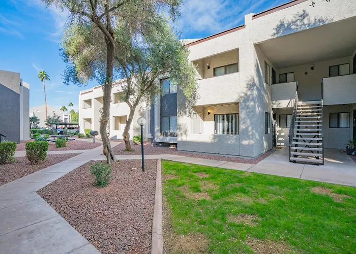 Spacious 2bd - Parking, Gym, Pool - Sleep 8 - 5min Casino