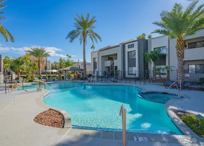 Spacious 2bd - Parking, Gym, Pool - Sleep 8 - 5min Casino Apartment