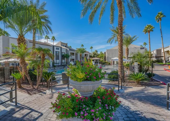 Spacious 2bd - Parking, Gym, Pool - Sleep 8 - 5min Casino Apartment Scottsdale