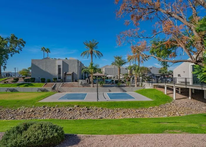 Spacious 2bd - Parking, Gym, Pool - Sleep 8 - 5min Casino *