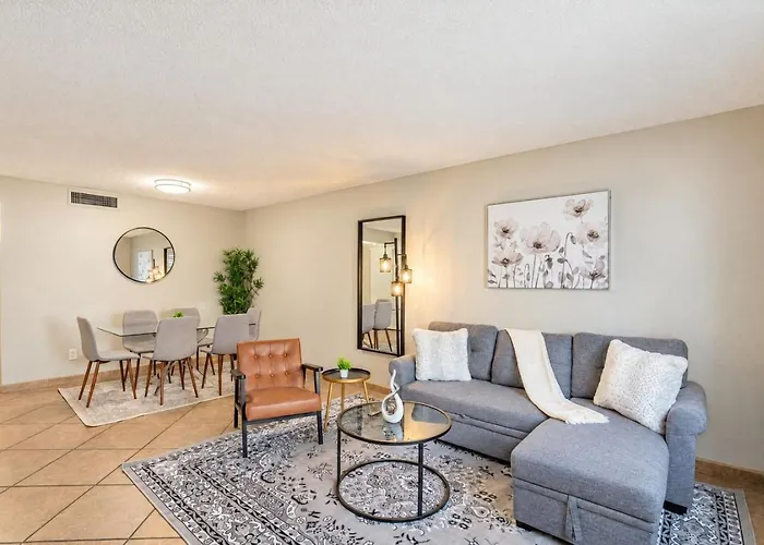 Spacious 2bd - Parking, Gym, Pool - Sleep 8 - 5min Casino * Scottsdale