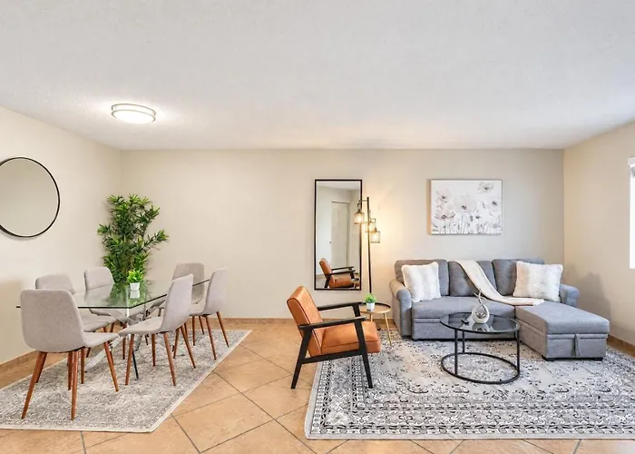 Spacious 2bd - Parking, Gym, Pool - Sleep 8 - 5min Casino *