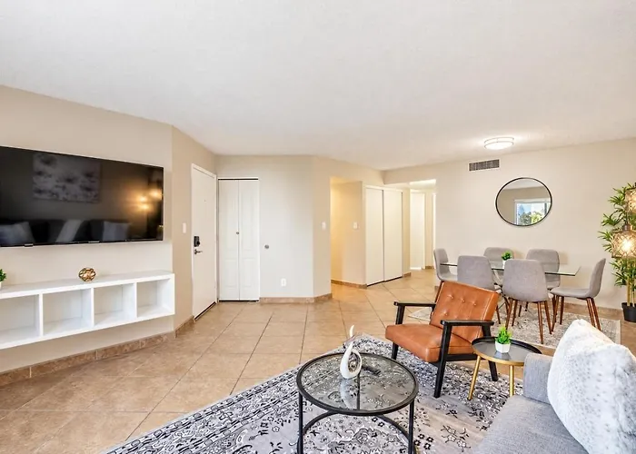 Spacious 2bd - Parking, Gym, Pool - Sleep 8 - 5min Casino *