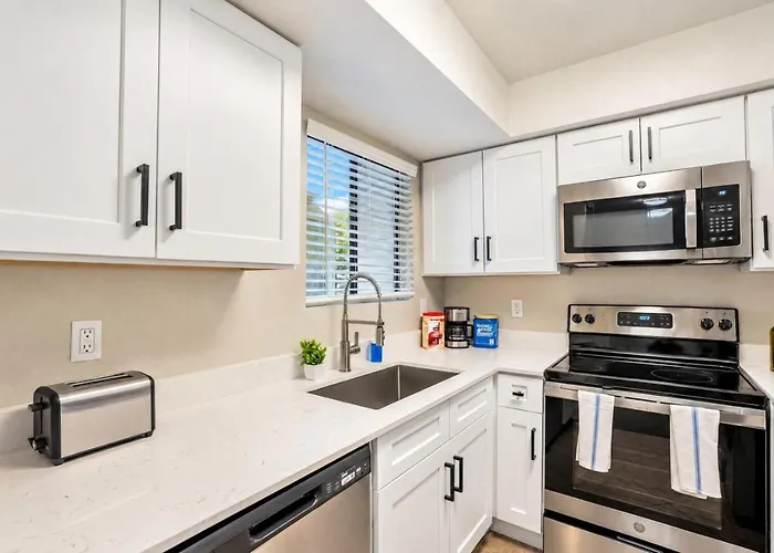 Spacious 2bd - Parking, Gym, Pool - Sleep 8 - 5min Casino *