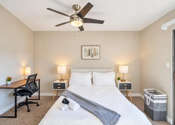 Spacious 2bd - Parking, Gym, Pool - Sleep 8 - 5min Casino *