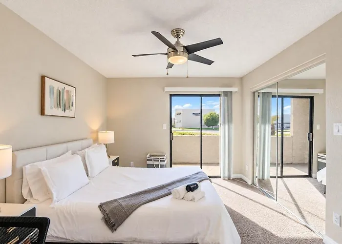 Spacious 2bd - Parking, Gym, Pool - Sleep 8 - 5min Casino Apartment